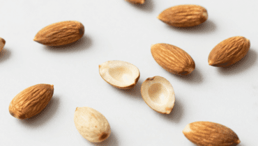 Pasta di mandorle fatta in casa: la ricetta originale in due versioni con i dosaggi precisi Pasta di mandorle fatta in casa: la ricetta originale in due versioni con i dosaggi precisi