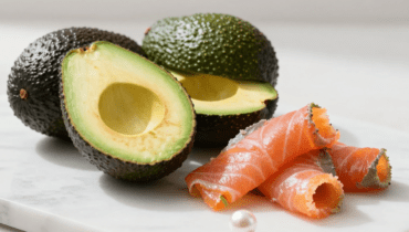 Mousse di Natale all’avocado e salmone affumicato: l’antipasto festivo che si prepara in 15 minuti e rivoluziona la tavola delle feste Mousse di Natale all’avocado e salmone affumicato: l’antipasto festivo che si prepara in 15 minuti e rivoluziona la tavola delle feste