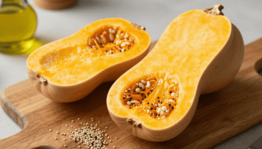Zucca ripiena di quinoa: questa associazione di albicocche secche e mandorle che cambia tutto Zucca ripiena di quinoa: questa associazione di albicocche secche e mandorle che cambia tutto