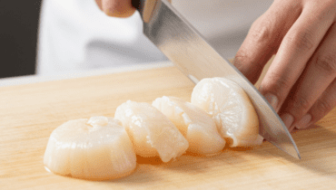 Carpaccio di capesante: come la riduzione di succo di mela trasforma questo piatto classico