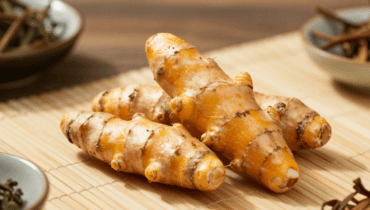 Tiroide: questo pediluvio alla curcuma di 3 giorni ispirato alla tradizione vietnamita per sostenere l’equilibrio ormonale Tiroide: questo pediluvio alla curcuma di 3 giorni ispirato alla tradizione vietnamita per sostenere l’equilibrio ormonale