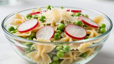 Insalata di pasta primaverile: la tecnica degli strati che preserva freschezza e presentazione visiva Insalata di pasta primaverile: la tecnica degli strati che preserva freschezza e presentazione visiva