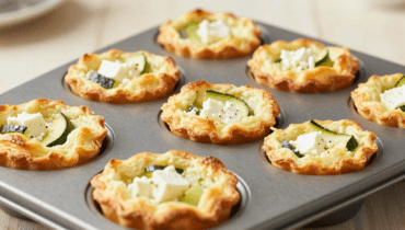 Mini quiche senza crosta: come zucchine e feta creano una consistenza morbida senza pasta