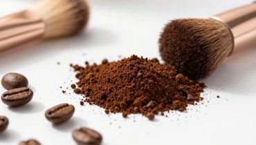 Vaselina e caffè: come questo duo inaspettato rivela una pelle radiosa e riduce le borse sotto gli occhi Vaselina e caffè: come questo duo inaspettato rivela una pelle radiosa e riduce le borse sotto gli occhi