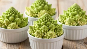 Gratin di cavolo romanesco: questa salsa al Beaufort trasforma un ortaggio comune in un piatto confortante