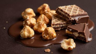 Rocher cioccolato e nocciole fatti in casa: la ricetta express senza cottura pronta in 25 minuti Rocher cioccolato e nocciole fatti in casa: la ricetta express senza cottura pronta in 25 minuti