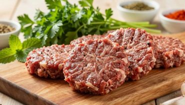 Kefta di manzo in salsa di pomodoro: la tecnica delle polpette ovali dorate per un risultato fondente