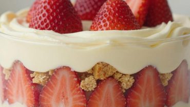 Pudding fragole e biscotti: la ricetta veloce che concilia golosità e leggerezza Pudding fragole e biscotti: la ricetta veloce che concilia golosità e leggerezza