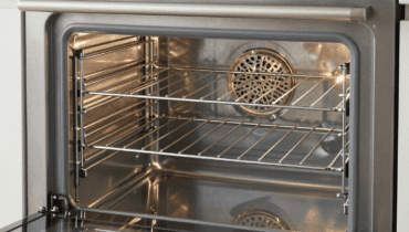 Detergente per forno fai-da-te: bicarbonato, aceto e limone sostituiscono i prodotti chimici Detergente per forno fai-da-te: bicarbonato, aceto e limone sostituiscono i prodotti chimici