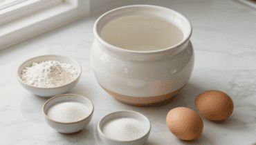 Torta allo yogurt: la ricetta ultra-morbida che usa il vasetto come dosatore