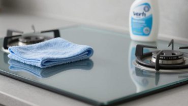 Piani cottura in vetro: perché la ghisa e i detergenti abrasivi possono distruggerli Piani cottura in vetro: perché la ghisa e i detergenti abrasivi possono distruggerli