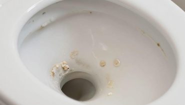 Calcare nel water: la schiuma da barba elimina i depositi ostinati in pochi secondi