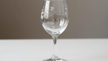 Bicchieri opachi: il trucco del bicarbonato di sodio per eliminare la patina bianca in 10 minuti Bicchieri opachi: il trucco del bicarbonato di sodio per eliminare la patina bianca in 10 minuti