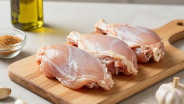 Pollo all’aglio in meno di 40 minuti: la ricetta sana che trasforma le cosce di pollo in un piatto saporito senza sensi di colpa Pollo all’aglio in meno di 40 minuti: la ricetta sana che trasforma le cosce di pollo in un piatto saporito senza sensi di colpa