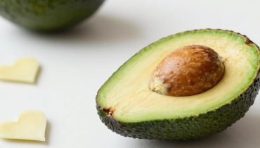 Avocado e salute ormonale: come questo frutto aumenta la fertilità maschile e femminile proteggendo al contempo il cuore