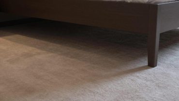 Sicurezza in hotel: perché i viaggiatori esperti mettono una bottiglia d’acqua sotto il letto per rilevare intrusioni Sicurezza in hotel: perché i viaggiatori esperti mettono una bottiglia d’acqua sotto il letto per rilevare intrusioni