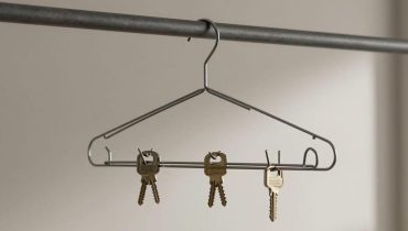 Mollette per capelli: 5 usi poco noti che semplificano la quotidianità (segnalibro, porta chiavi, paraspruzzi)