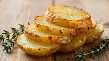 Patate al timo e balsamico: la tecnica delle fette da 3 mm che cambia tutto