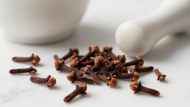 Chiodi di garofano: come 2 unità al giorno agiscono su digestione, glicemia e infiammazione