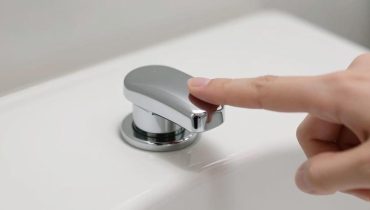 Risparmio idrico: perché non tirare più lo sciacquone dopo aver urinato sta diventando una pratica ecologica difesa