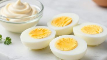 Insalata di uova: perché tritare a mano invece di schiacciare cambia tutto secondo gli chef