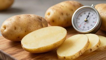 Patate riuscite male: perché l’alta temperatura crea questa consistenza a metà tra il crudo e il pastoso Patate riuscite male: perché l’alta temperatura crea questa consistenza a metà tra il crudo e il pastoso