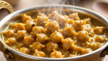Chana masala: questo curry di ceci pakistano che conforta grazie alla curcuma e allo zenzero