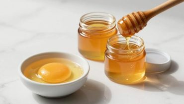 Pelle matura: come la maschera al tuorlo d’uovo e vaselina idrata in profondità durante la notte