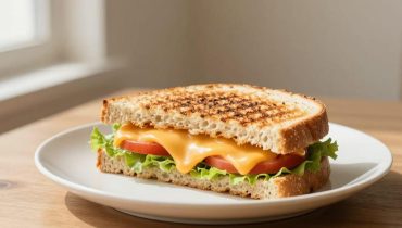 Panini burger al cheddar: la ricetta express in 25 minuti per un risultato degno di un ristorante