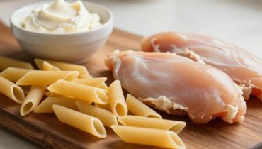 Pasta al pollo e Boursin: come riuscire in questa ricetta cremosa in 35 minuti netti