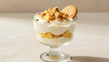 Tiramisù all’ananas e speculoos: il dessert senza cottura pronto in 20 minuti che sostituisce il tradizionale caffè-cacao