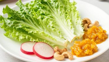 Insalata di sucrine: la vinaigrette mango-sesamo che trasforma un antipasto ordinario in un piatto esotico in 20 minuti