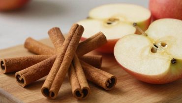 Torta di mele e cannella: la ricetta soffice a 3 euro che trasforma ingredienti semplici in un dessert confortante