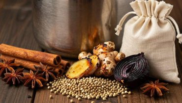 Pho fatto in casa in 1 ora: la tecnica degli chef per un brodo autentico senza passarci la giornata