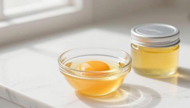 Maschera notturna tuorlo d’uovo e vaselina: perché idrata intensamente la pelle matura senza eliminare le rughe profonde