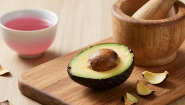 Tè di nocciolo d’avocado: come questo infuso tradizionale sudamericano aiuta a ridurre il colesterolo e a rafforzare l’immunità