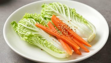 Insalata di Cavolo Cinese al Sesamo: la ricetta croccante pronta in 15 minuti che reinventa le verdure asiatiche