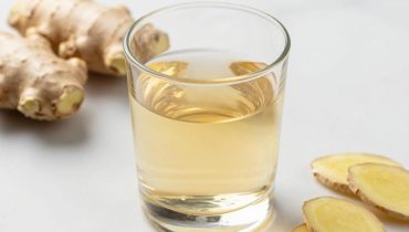 Acqua di zenzero: come questa bevanda brucia i grassi attivando la termogenesi del corpo