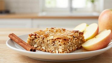 Baked oats mele e cannella: la colazione che dura 4 giorni in frigo e si scalda in 2 minuti