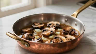 Salsa Madeira ai funghi: la tecnica francese in 25 minuti per esaltare le vostre carni