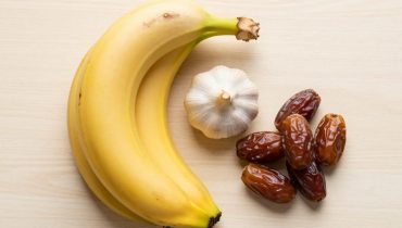 Banane, aglio e datteri: come questo trio aumenta energia, immunità e digestione secondo la scienza