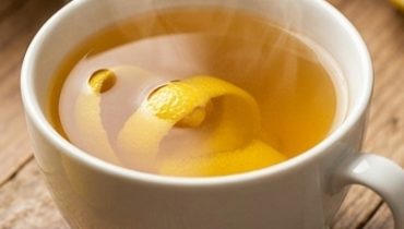 Infuso di scorze di limone fatto in casa