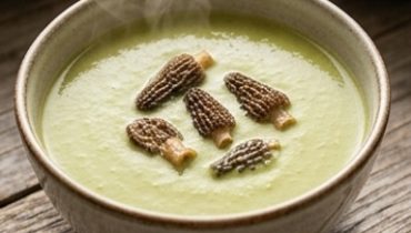 Vellutata di asparagi alle spugnole