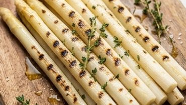 Asparagi bianchi grigliati al barbecue