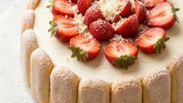 Charlotte alle fragole e cioccolato bianco