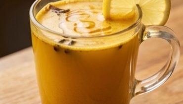 Elisir dorato alla curcuma, zenzero e limone