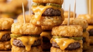 Mini Cheeseburger su Tater Tots