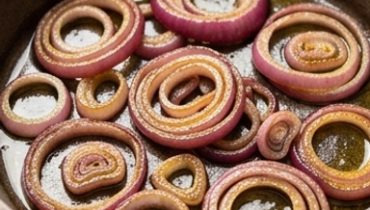 Cipolle rosse saltate all’olio d’oliva