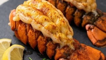 Code di Astice al Forno con Burro all’Aglio e Limone