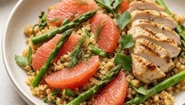 Insalata di quinoa croccante al pompelmo rosa